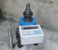 あと施工アンカー引張試験状況①