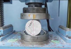 6.割裂引張強度試験状況