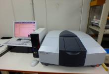 フーリエ変換赤外分光光度計