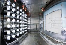 壁の熱変形性試験（メタルハライドランプ使用）