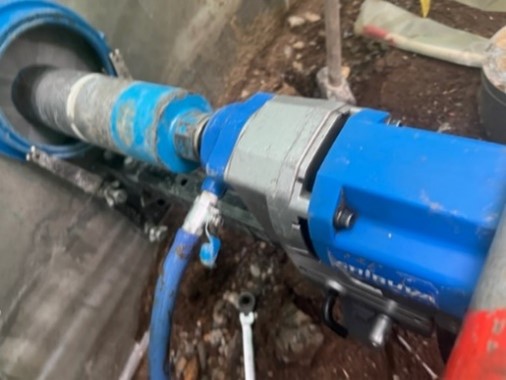 コンクリートコアの採取状況